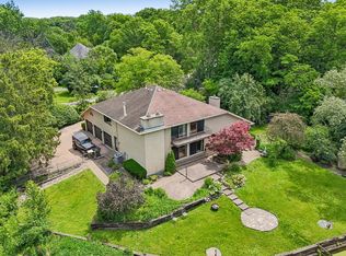 1191 Hunters Ln, Libertyville, IL 60048