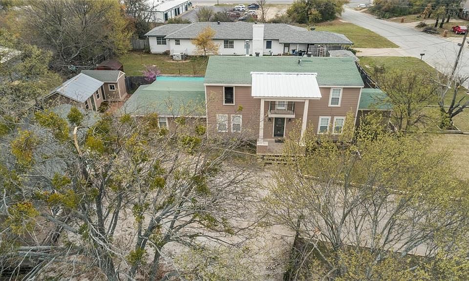1st image of 120 Oakridge Dr