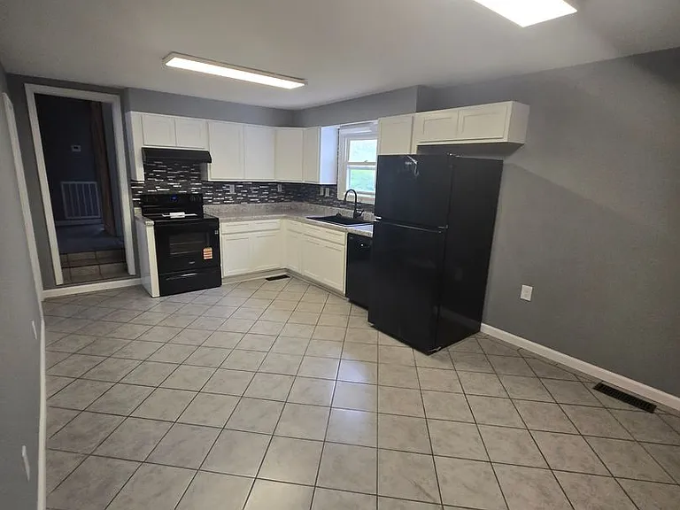 340 Unaka Dr — Photo 5
