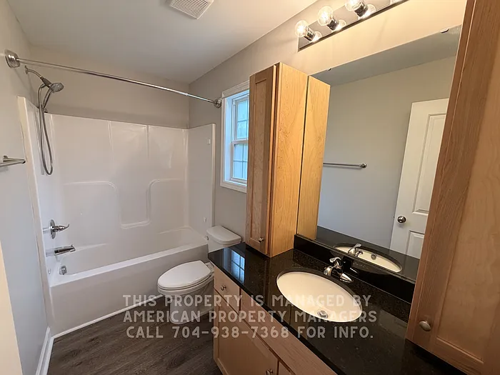 568 Kirk St — Photo 8