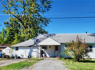 7438 Lakeshore Rd, Cicero, NY 13039