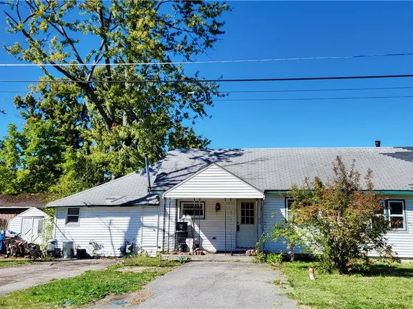 7438 Lakeshore Rd, Cicero, NY 13039