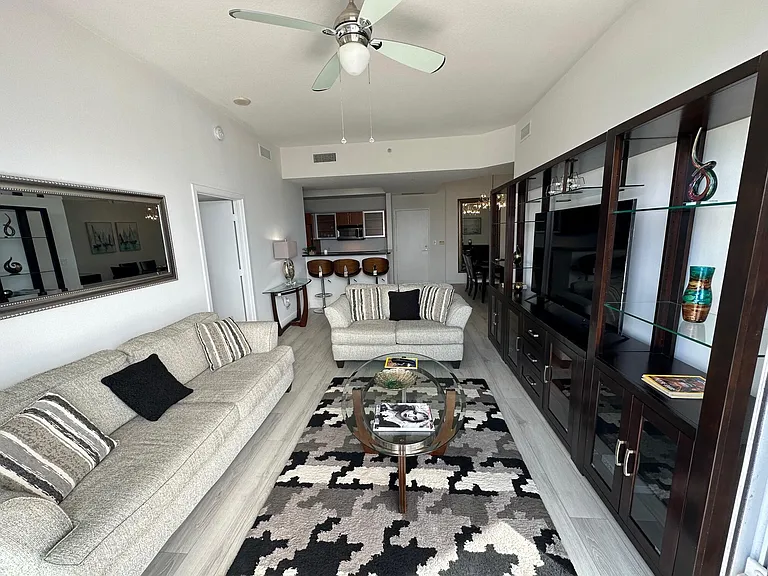 1551 N Flagler Drive Lph #17 — Photo 9