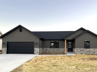 127 Bayport Dr, Moro, IL 62067