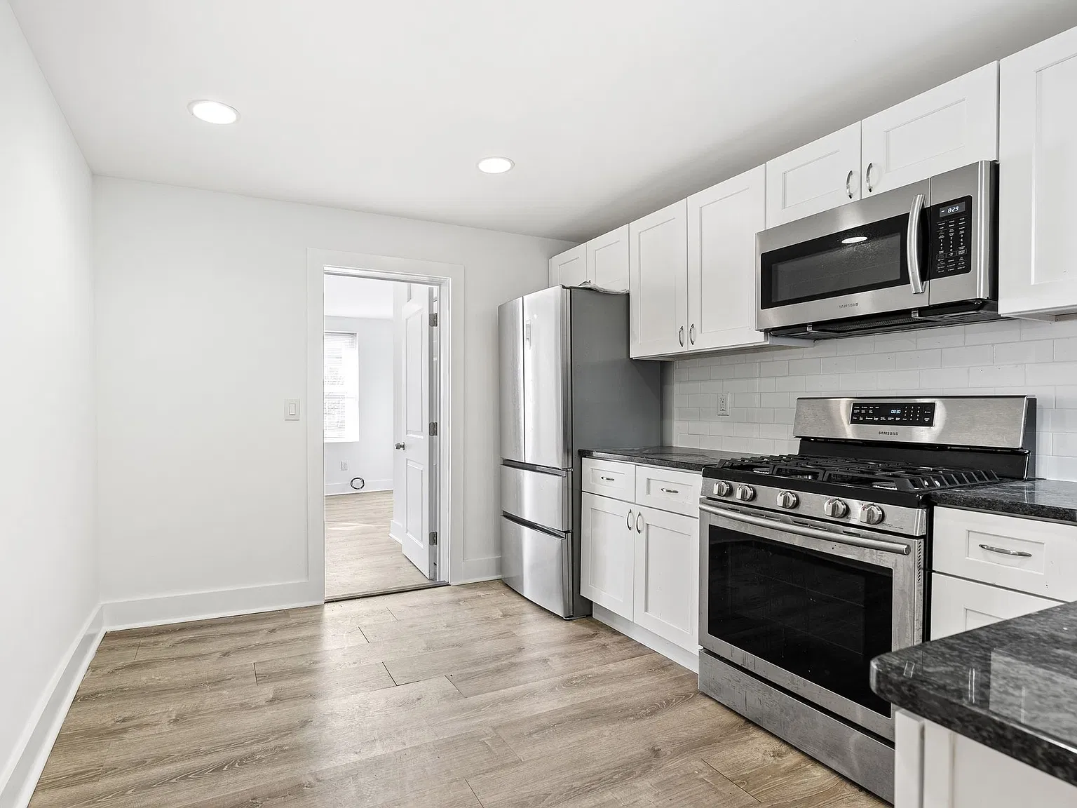 1 bed, 950 sqft, $1,250 — Photo 1