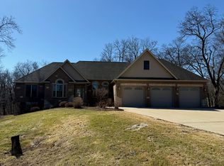 1913 W Leopard Dr, Dixon, IL 61021