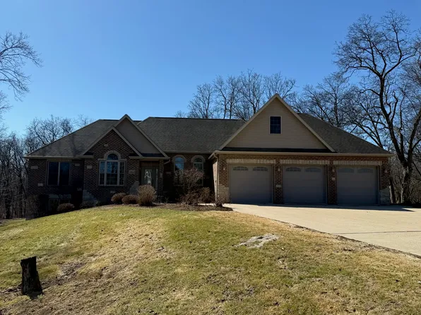 1913 W Leopard Dr, Dixon, IL 61021