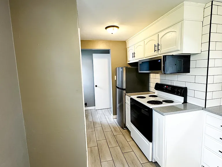 1446 Pilgrim St — Photo 10