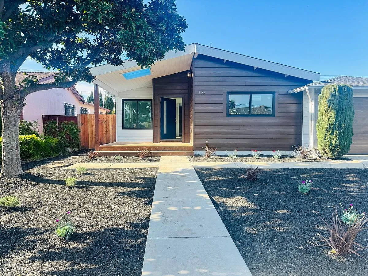 721 Clyde Ave — Photo 1