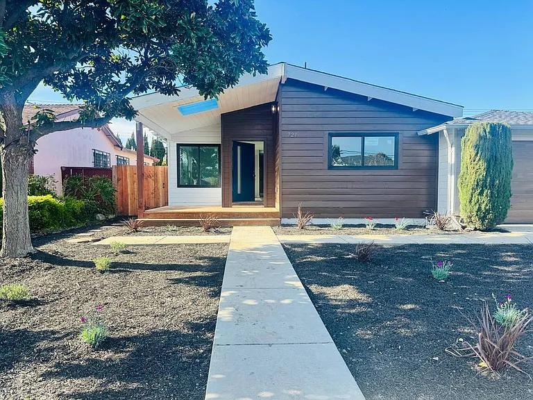 721 Clyde Ave — Photo 1