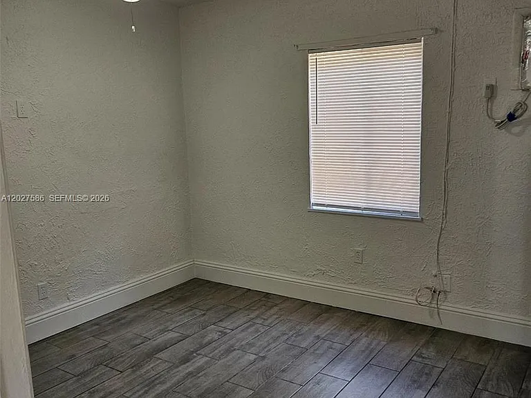 709 NE 4th Ct #2 — Photo 17