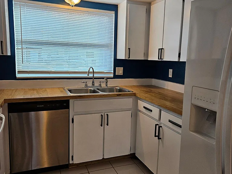 S Pines Dr — Photo 6