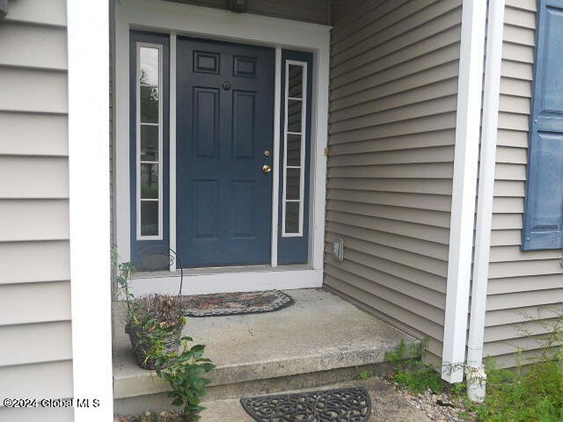 2nd image of 5 Luva Court
