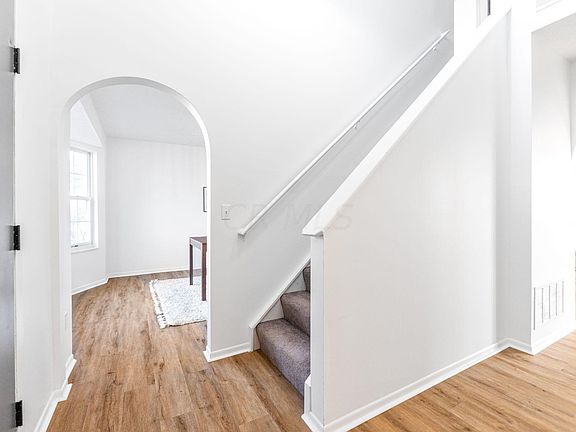 3rd image of 3869 Larchmere Dr