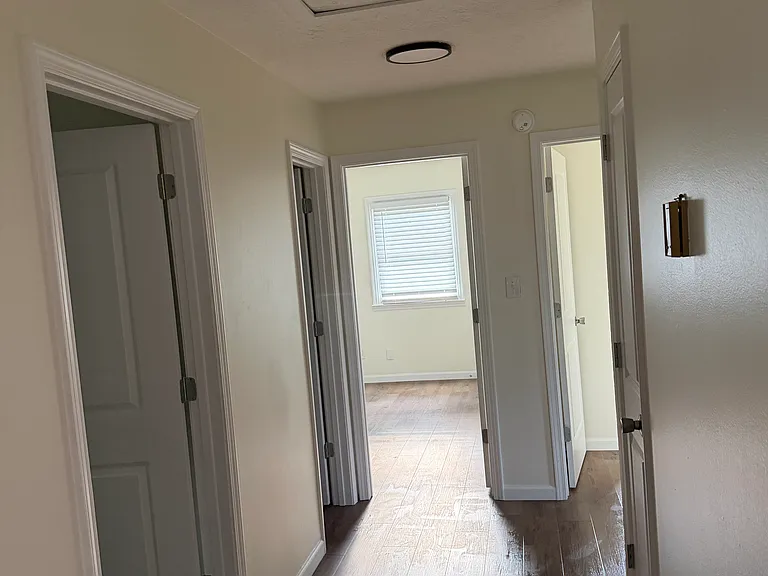 304 Miller Dr #B — Photo 3