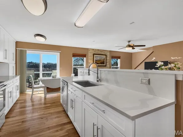 3572 Pearson Pointe Ct, Saint Louis, MO 63129