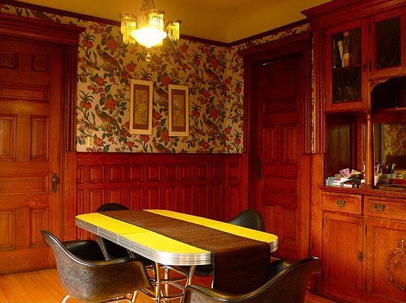 Exquisite Built-ins in Original Quarter Sawn Oak.