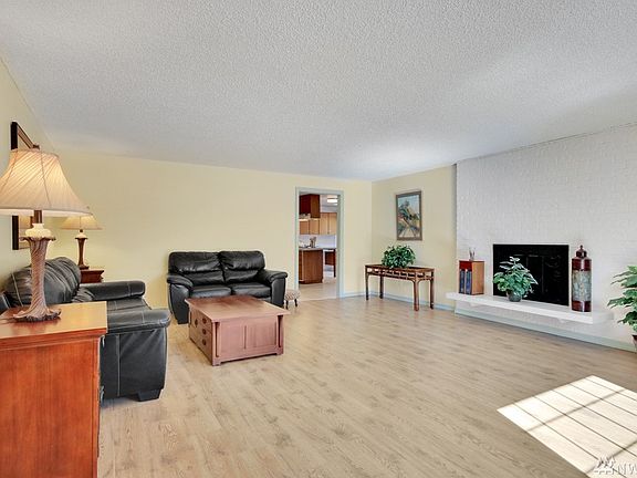 2nd image of 6902 Sierra Dr SE