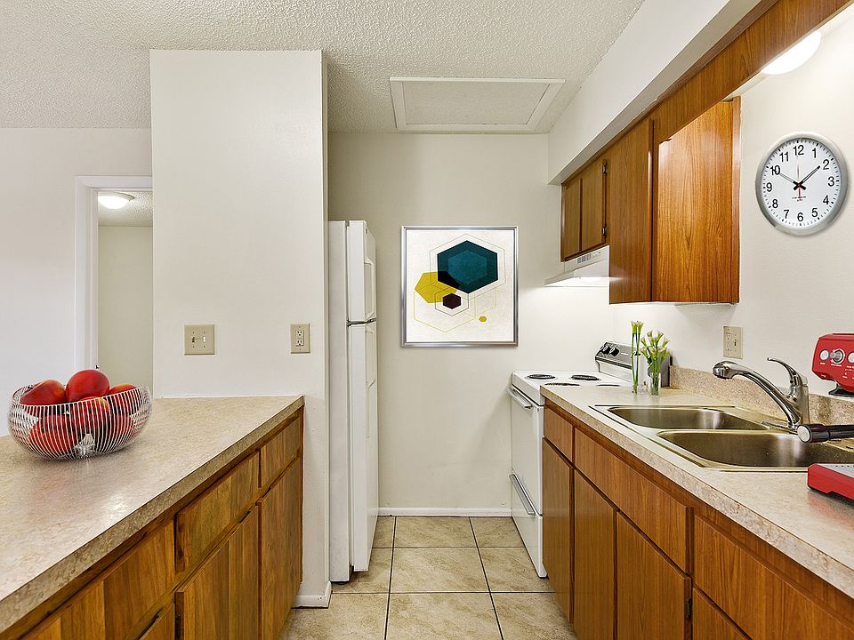 1st image of 2050 Edgewood Dr E #72