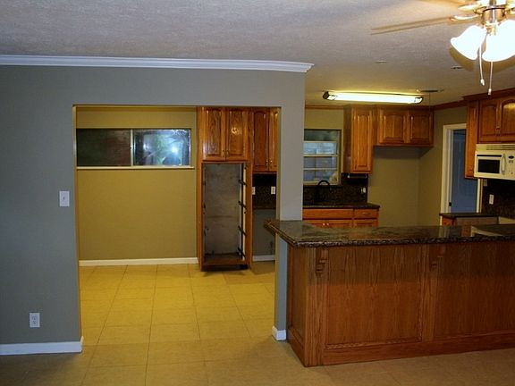 2nd image of 465 Moreland St
