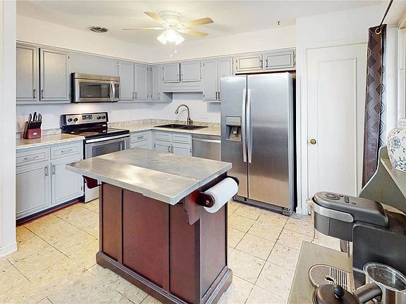 5th image of 4361 Chateau De Ville Dr