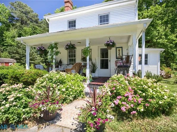 160 Holly Point Rd, Mathews, VA 23109