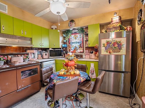 4th image of 3443 E Oakwood Ave