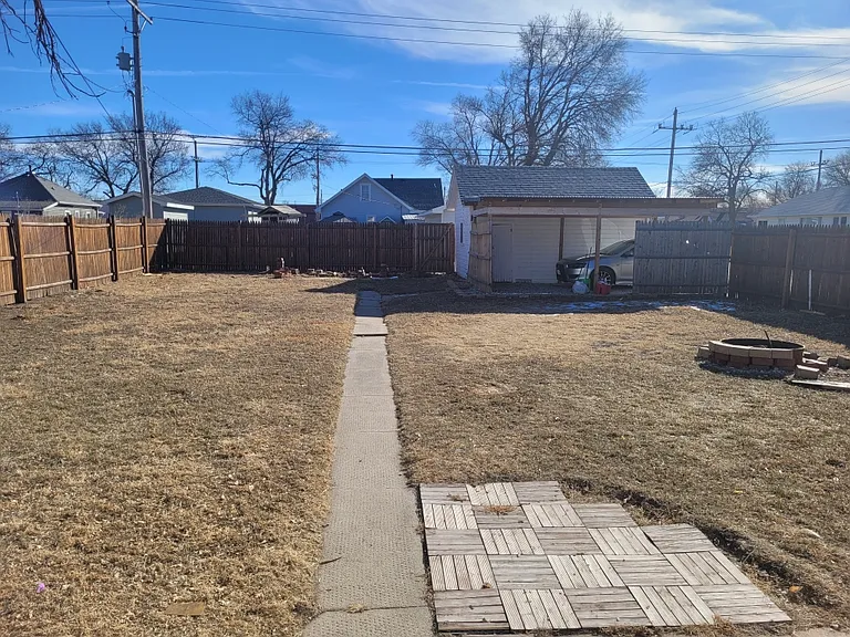 1323 W 4th St — Photo 9