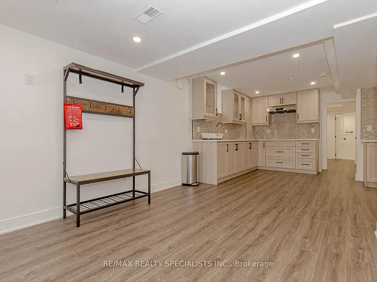 2535 Raglan Ct #LOWER — Photo 11