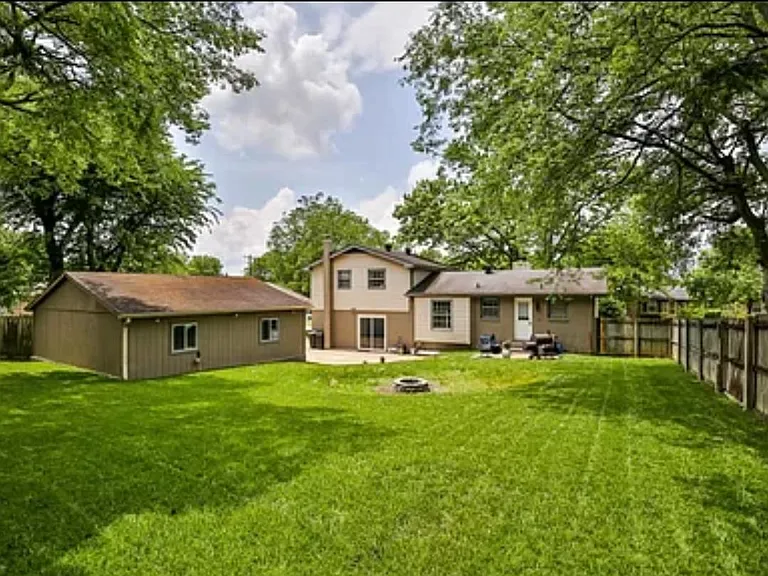 319 Donna Dr — Photo 9