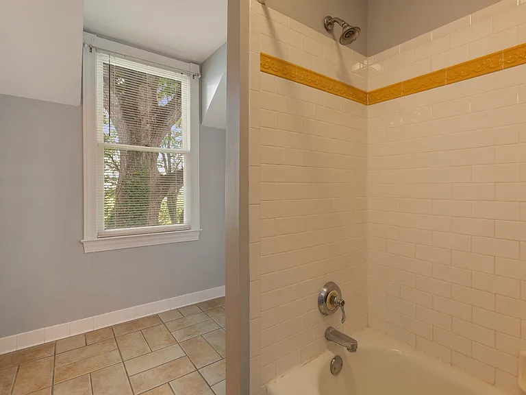 5820 Chamberlain Ln — Photo 51