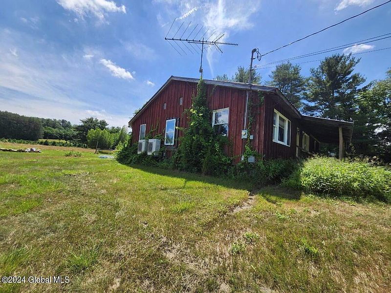 4th image of 152 E River Drive