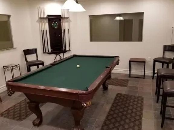 3rd image of 10951 Bloomfield St Penthouse 4