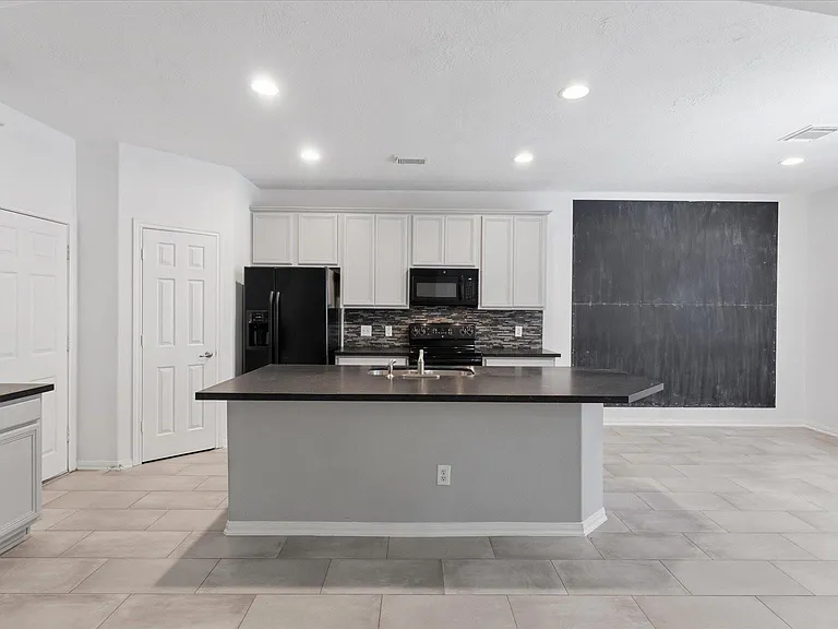 15 Benedict Canyon Loop — Photo 8
