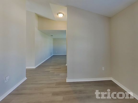 4th image of 1044 Darlington Ct