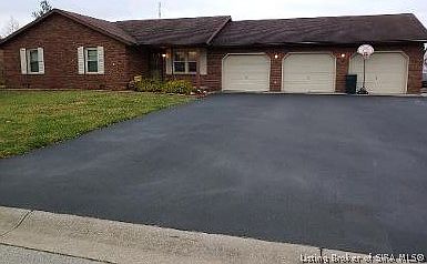 1st image of 104 W Wendy Lane