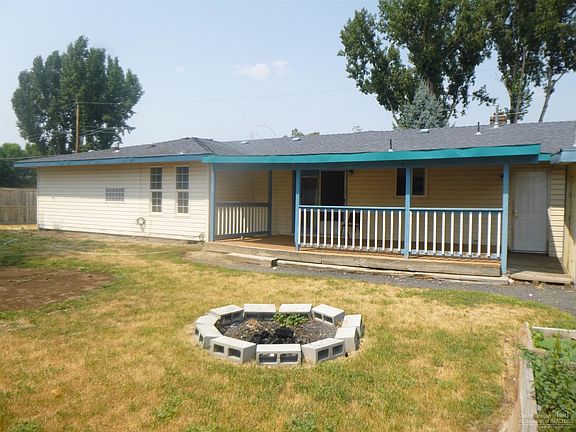 3rd image of 806 SE 5th St
