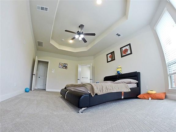4th image of 820 Warwick Blvd