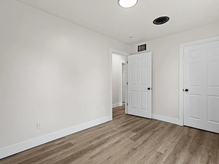 2020 Kildare Ave — Photo 15