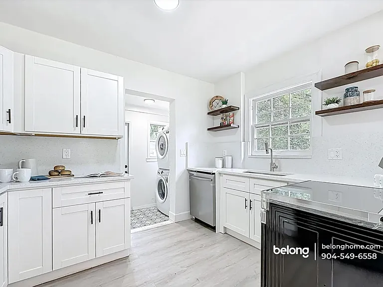 2057 Southampton Rd — Photo 18