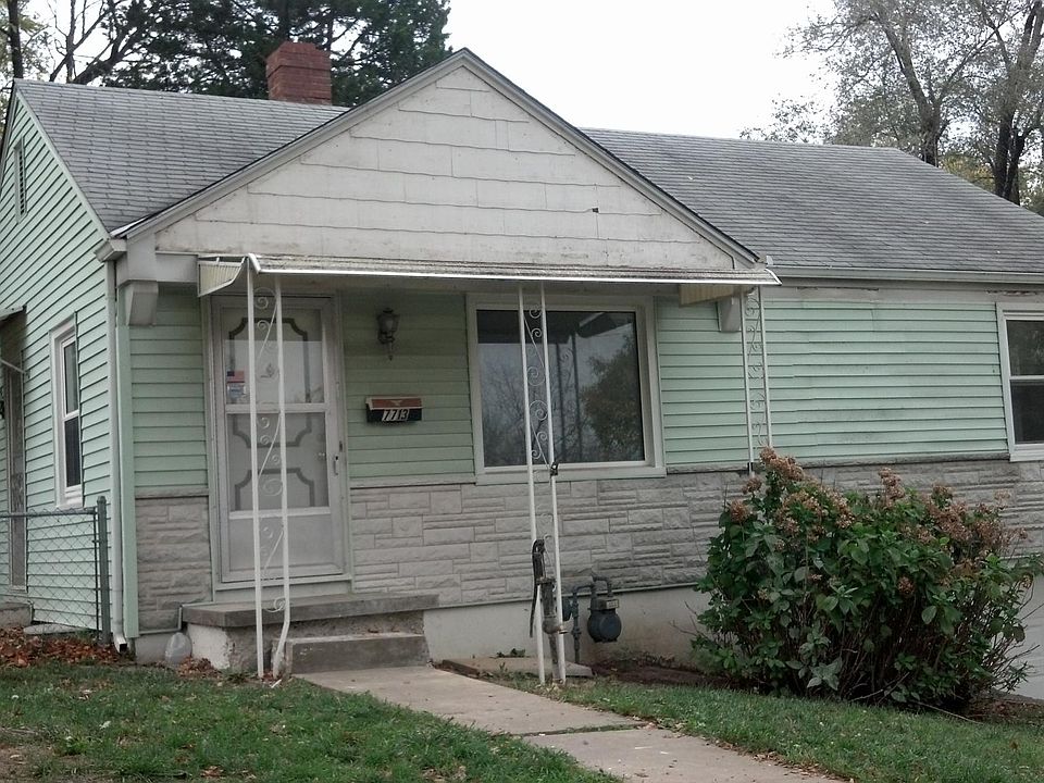 1 car garage, full unfinished basement