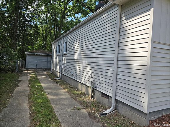 4th image of 19813 Inkster Rd