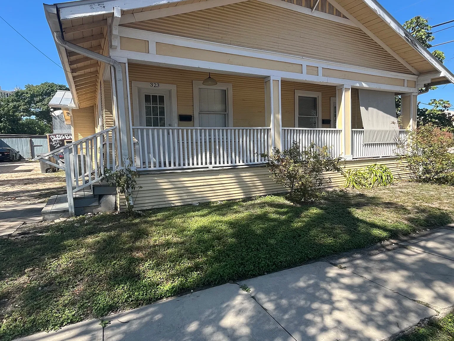 323 E Euclid Ave — Photo 2