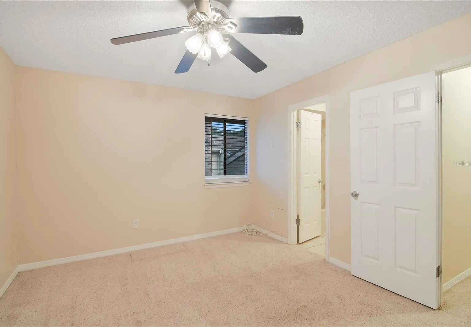 3 bed, 1330 sqft, $1,900 — Photo 2