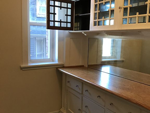 4th image of 5800-5808 N Winthrop Ave #1112-1114