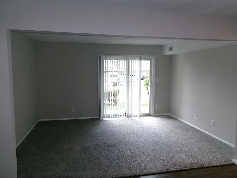 Coventry Court West Apartments — Photo 78