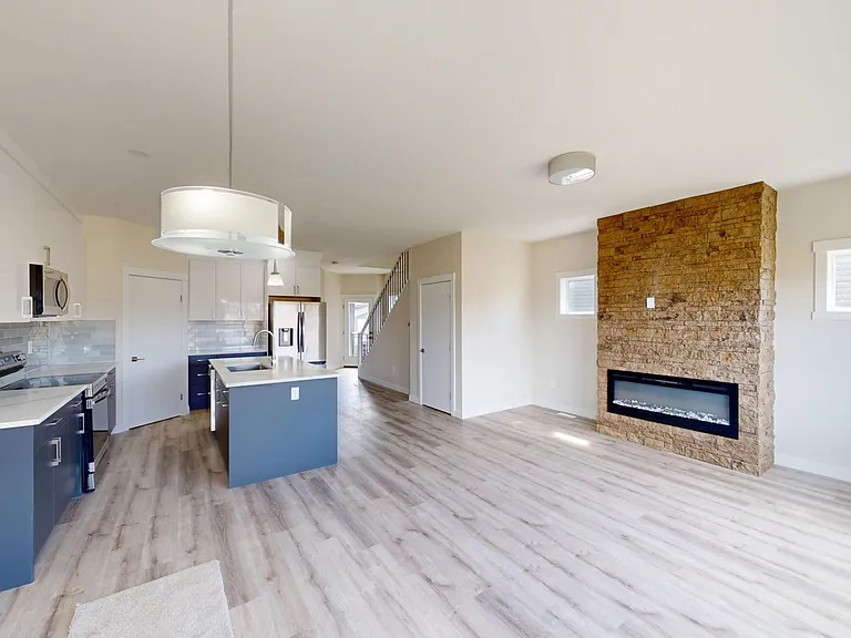 1227 Westmount Dr — Photo 5
