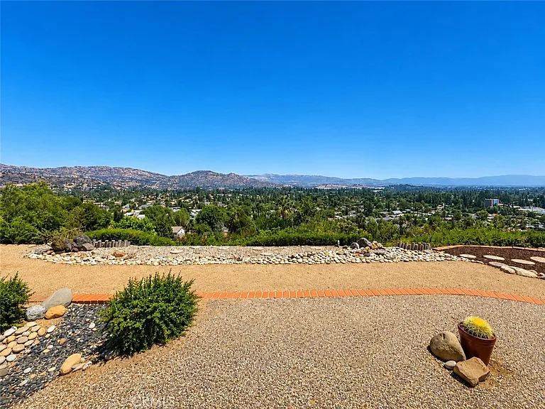 23707 Sandalwood St — Photo 20