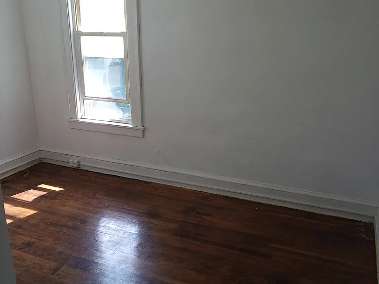 408 Roosevelt Ave #2S — Photo 4