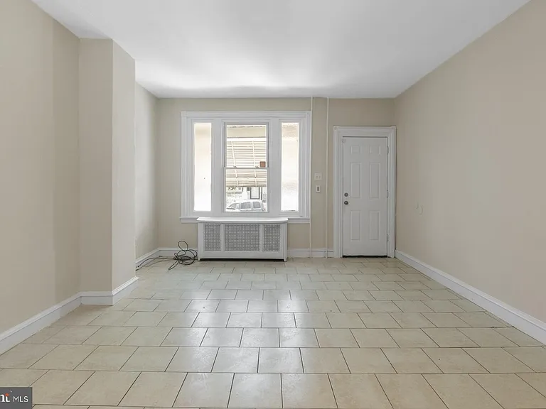 2323 E Cambria St — Photo 5
